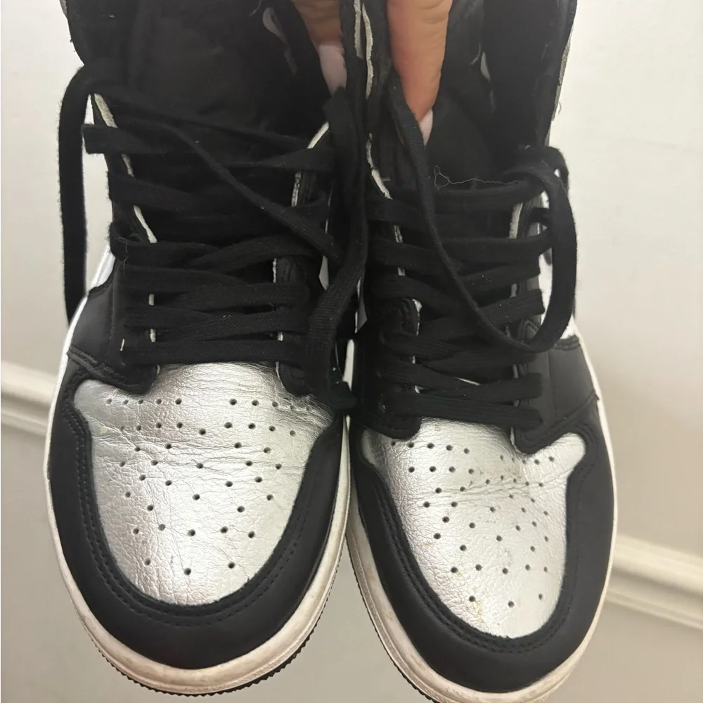 Nike Men's Black and Silver Sneakers - Picture 9 of 9